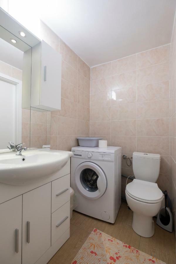 Newly Renovated Studio With Air Conditioner & Free Parking Ljubljana Eksteriør billede
